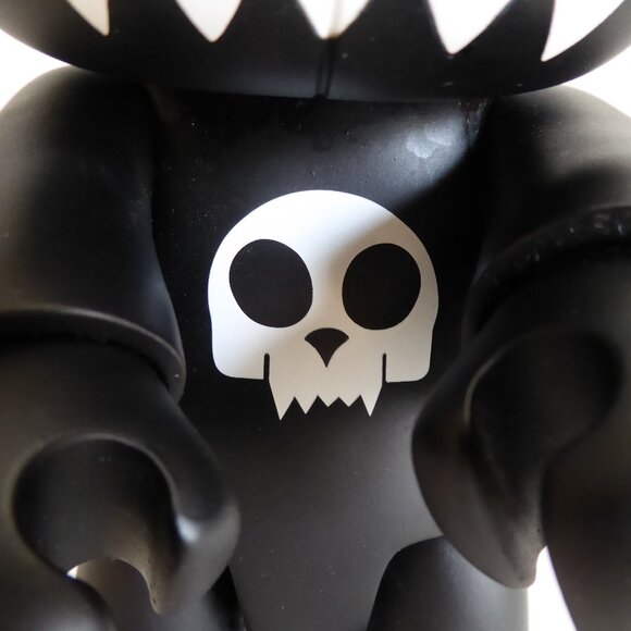 2003 Toy2r 9” QEE PANDA BEAR SKULL DESIGNER VINYL FIGURE (PRE-OWNED) - Picture 9 of 11